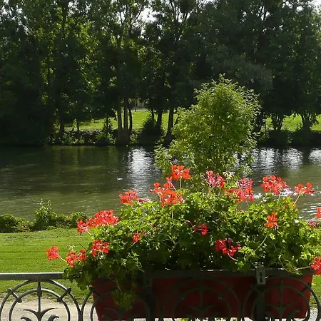 ホテル De L'oise Saint-Leu-dʼEsserent